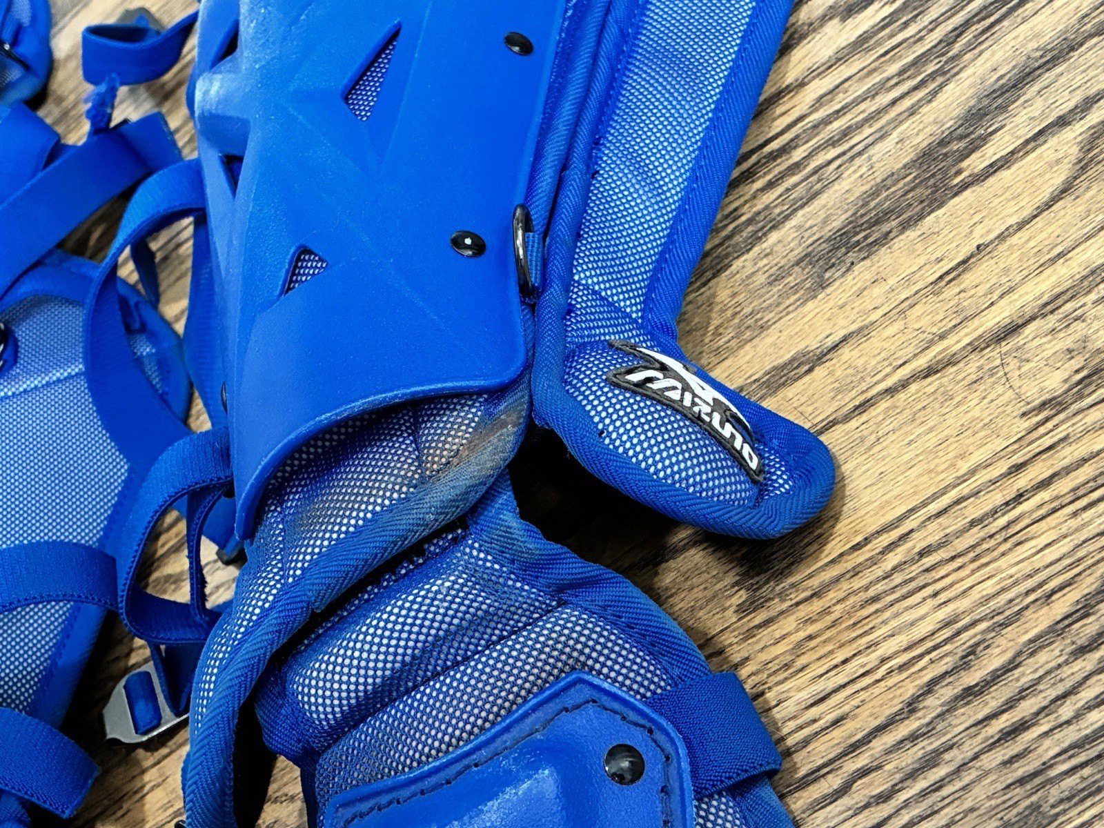 Chicago Cubs Game Used/Issued Mizuno Pro 17.5 “ Catchers Shin Guards Blue