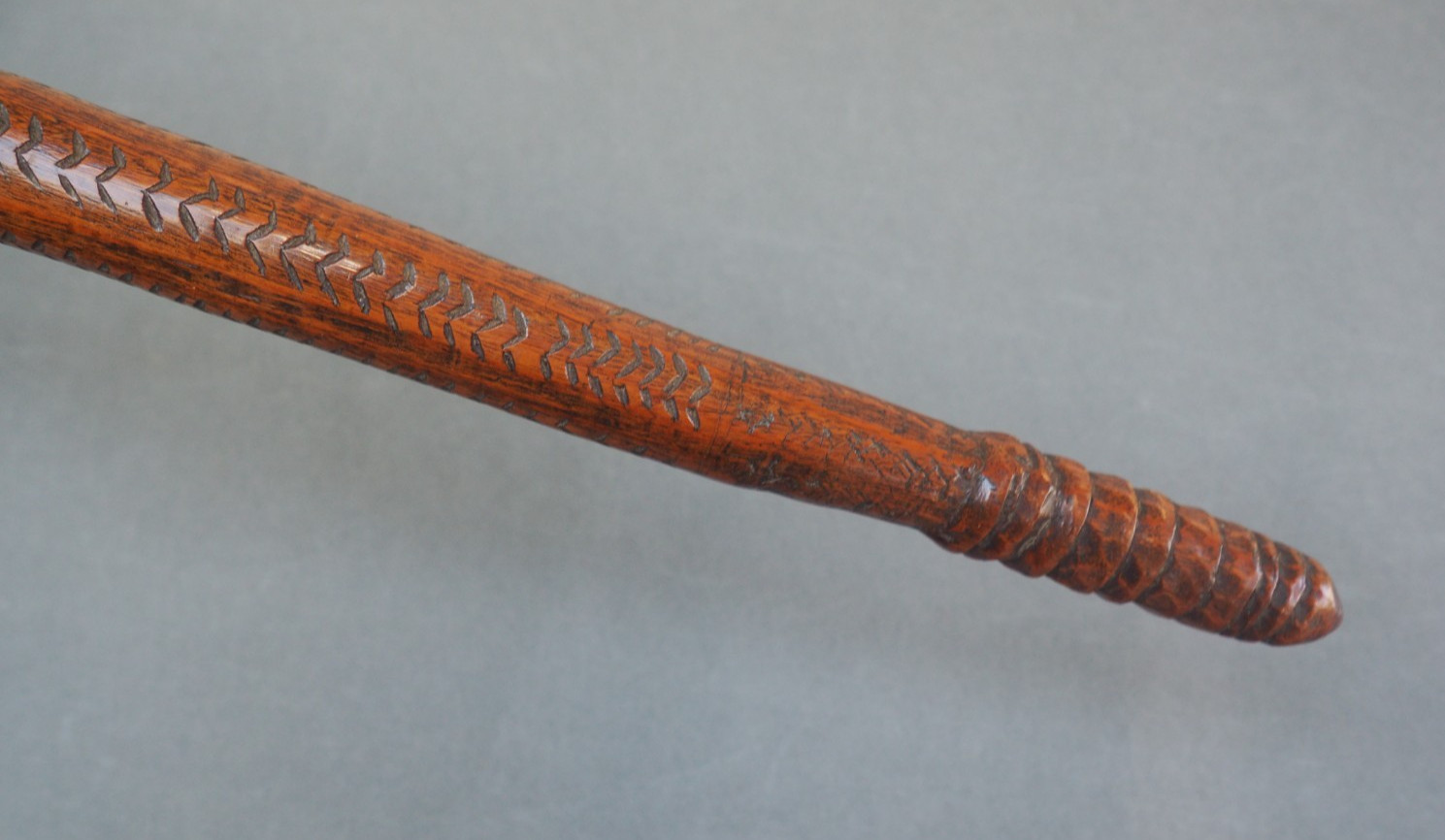 FINE ANTIQUE AUSTRALIAN ABORIGINAL TRIBAL ART CARVED WOODEN NULLA NULLA LEANGLE