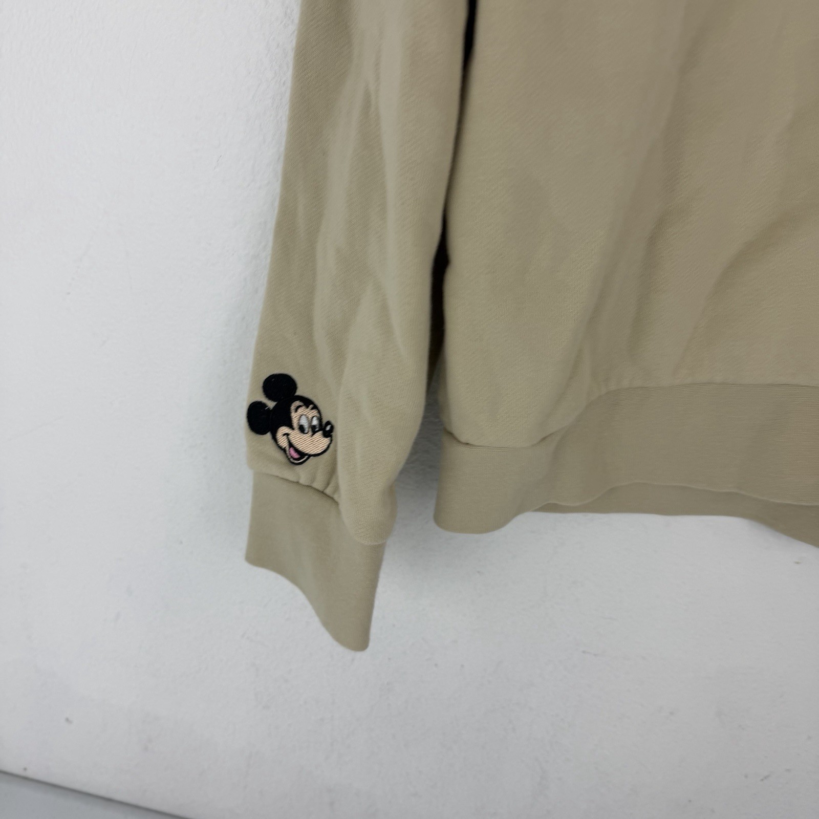 Mickey Mouse Sweatshirt Womens Medium Peace Sign Beige Pullover Crew Neck Disney