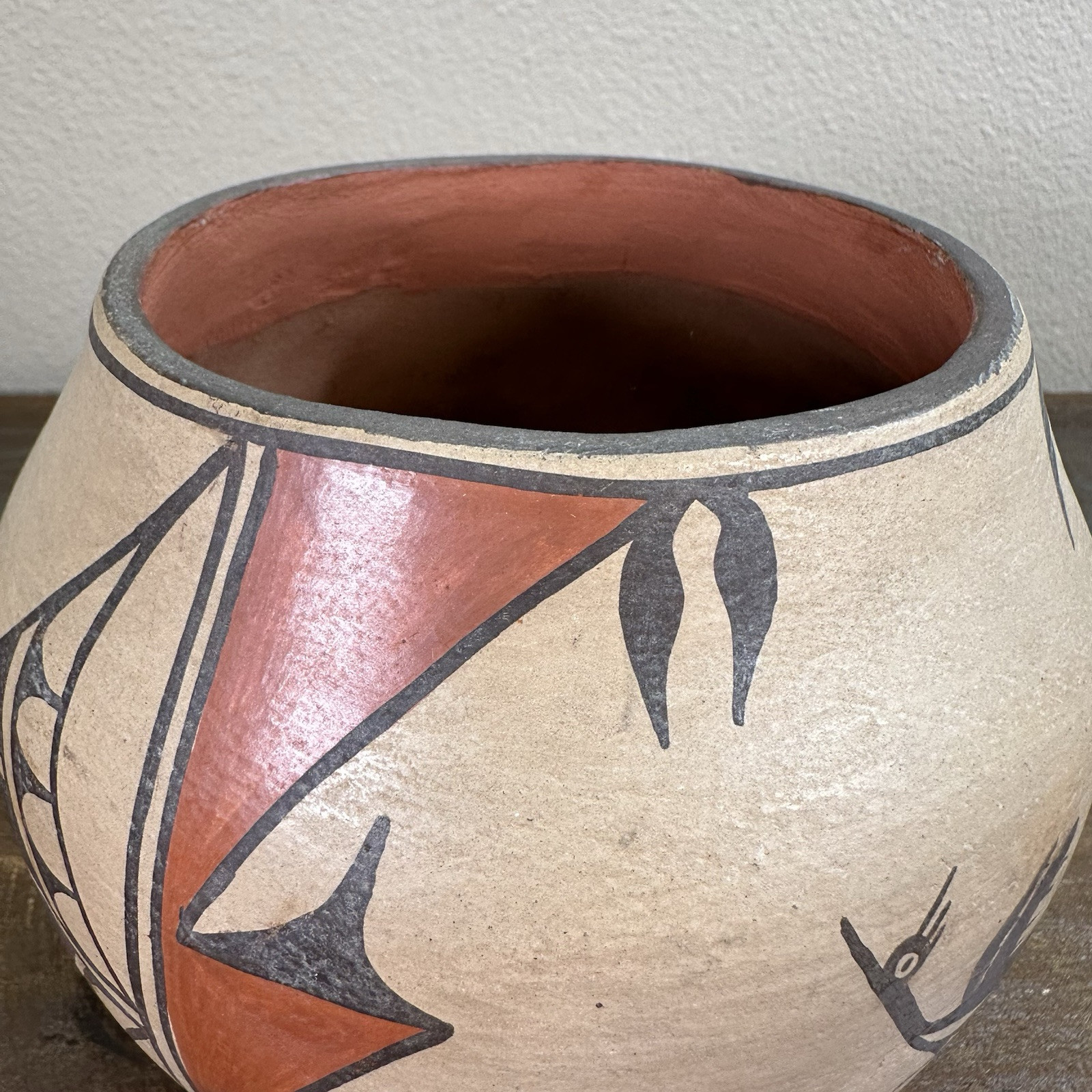 Unsigned Authentic New Mexico Zia Pueblo Indian Pottery Painted Bird Pot 7.5”