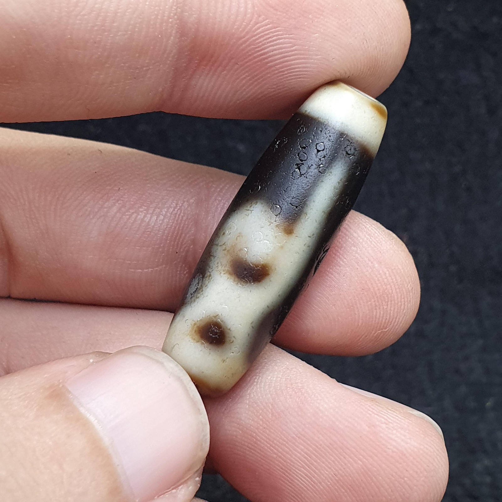 Tibetan dzi bead unique pattern symbols , rare himalayan agate bead