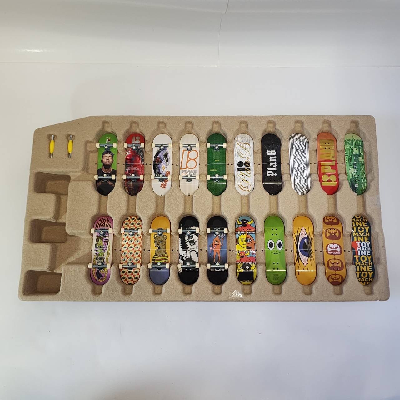 Tech Deck Ultra Pro Bonus 20-Pack Plan B Toy Machine Felipe Gustavo Sky Brown