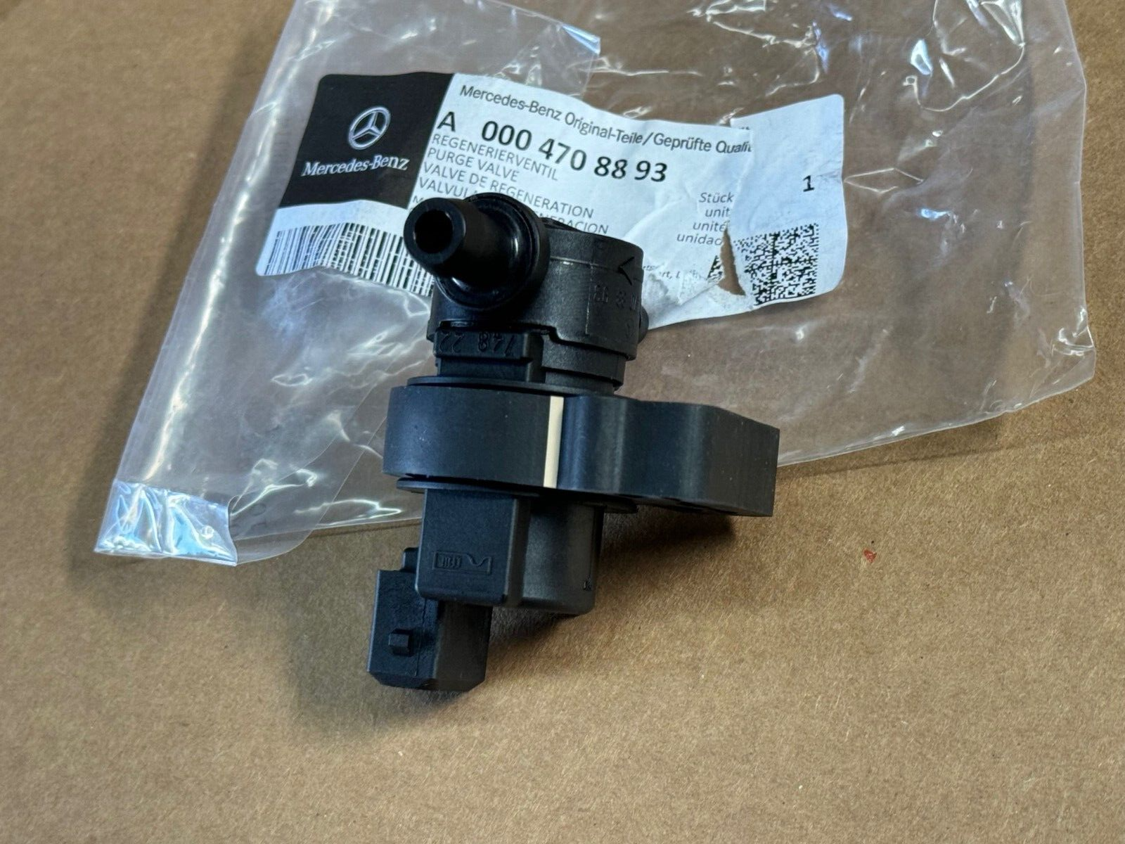 Genuine Mercedes Fuel Vapor Canister Purge Valve regeneration NEW OEM 0004708893