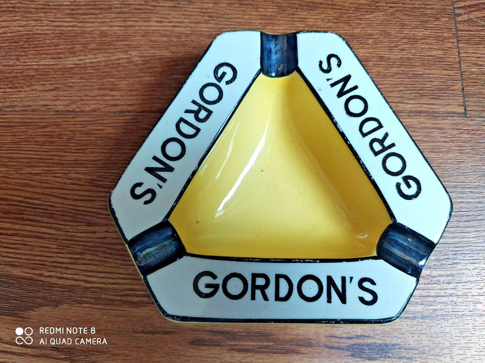 Rare vintage GORDON'S DRY GIN advertising ashtray of 70's made in England.