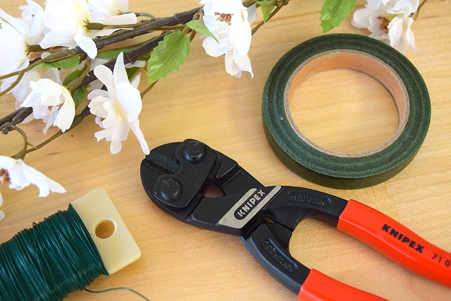 Knipex 71 01 200 8" Knipex Cobolt Compact Bolt Cutter, Plastic Grip