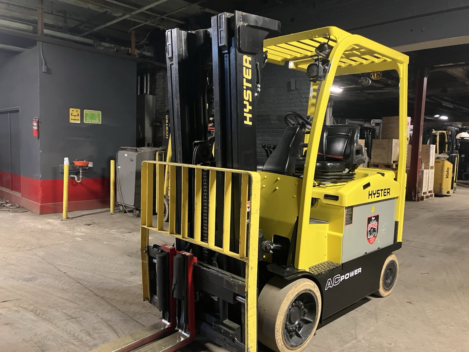 2019 Hyster 8000 LB Electric Forklift with SS and Triple Mast