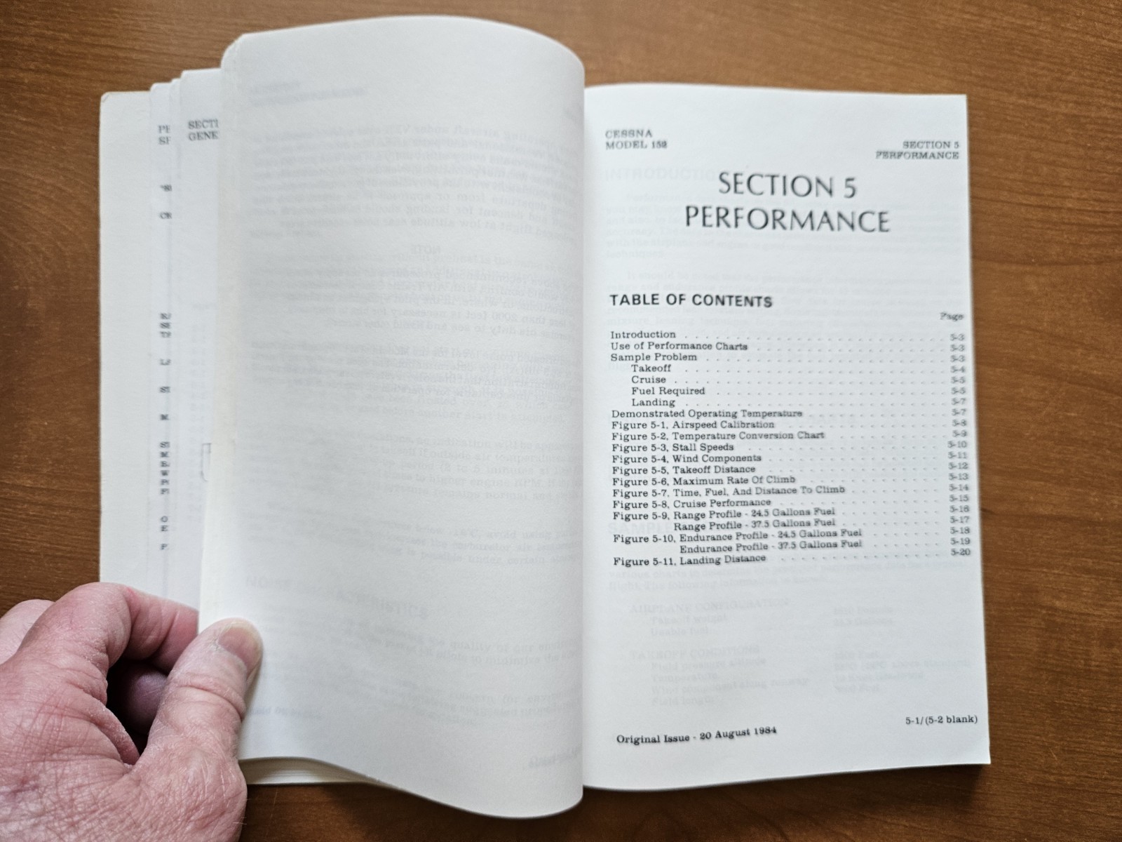 Cessna 1982 Model 152 Information Manual (1984 paperback)