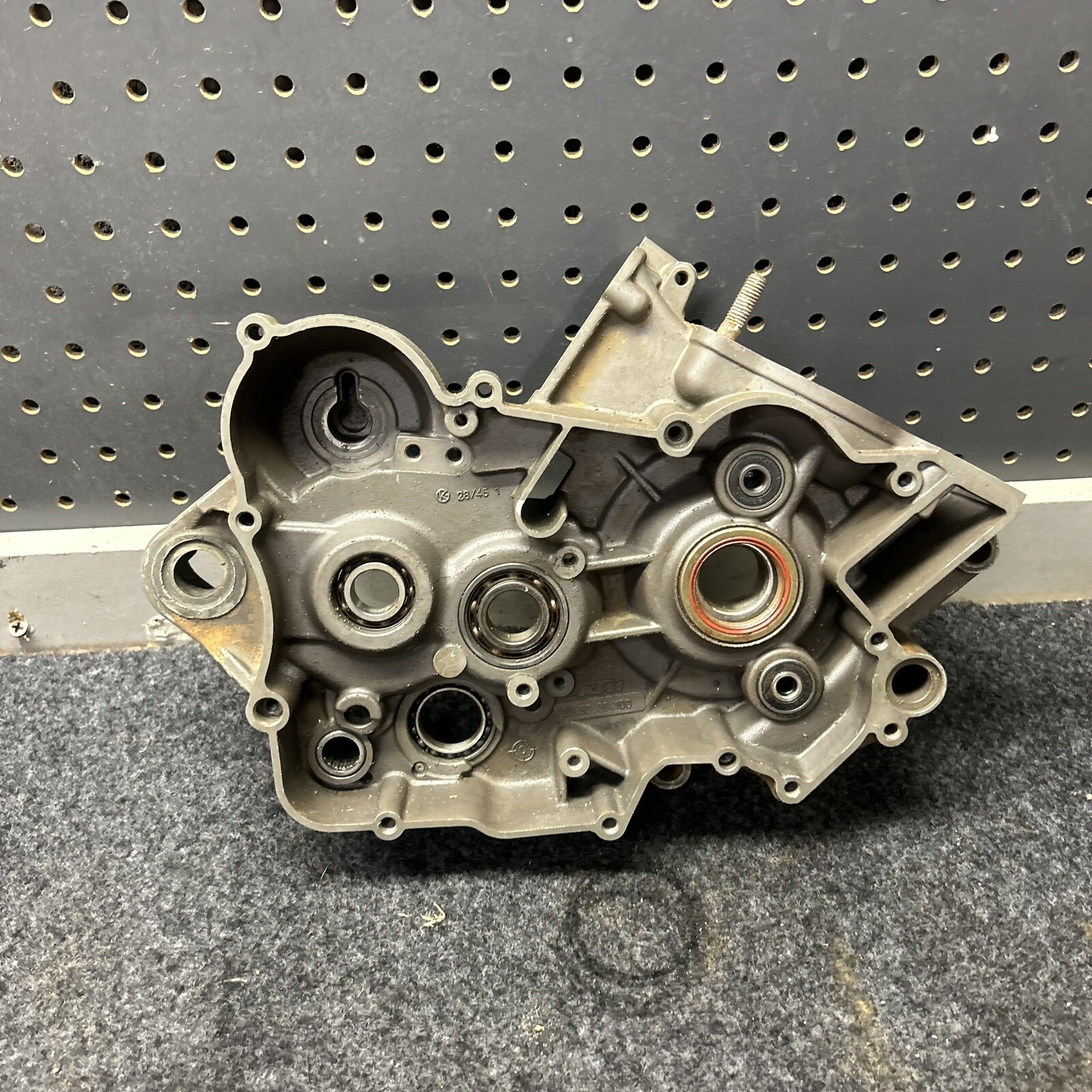 125 EXC SX CENTER ENGINE CASE KTM 2004 - 2014 CRANKCASE 52330103300R