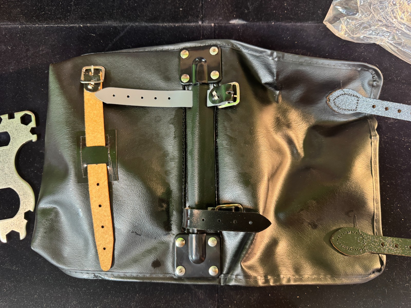 NOS Raleigh SPORT 26" 1979 NEW IN BOX Part out: SEAT BAG AND RALEIGH TOOL