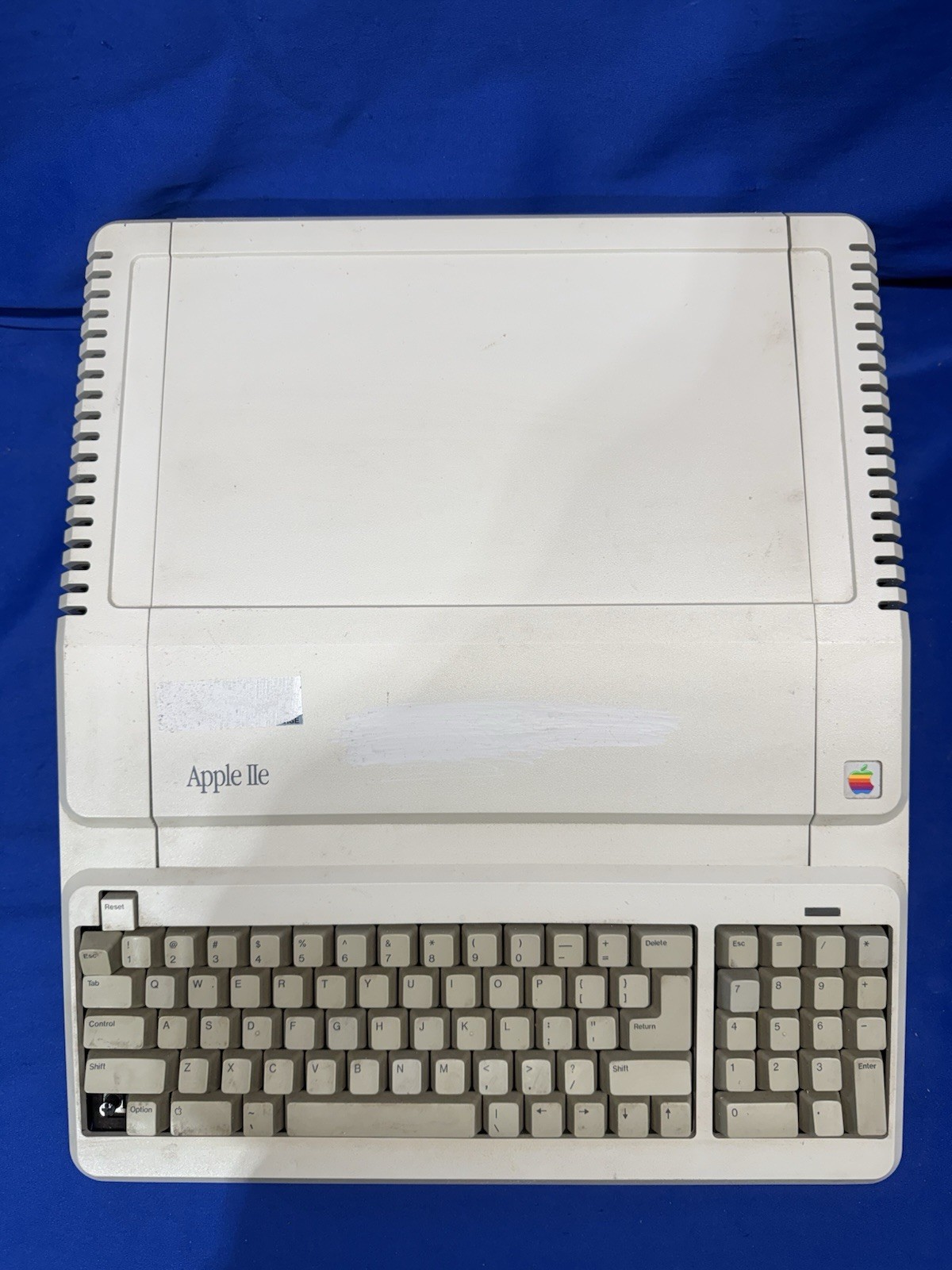Apple IIe Vintage Computer A2S2128 80COL 64K RAM Expansion Powers On -No Monitor