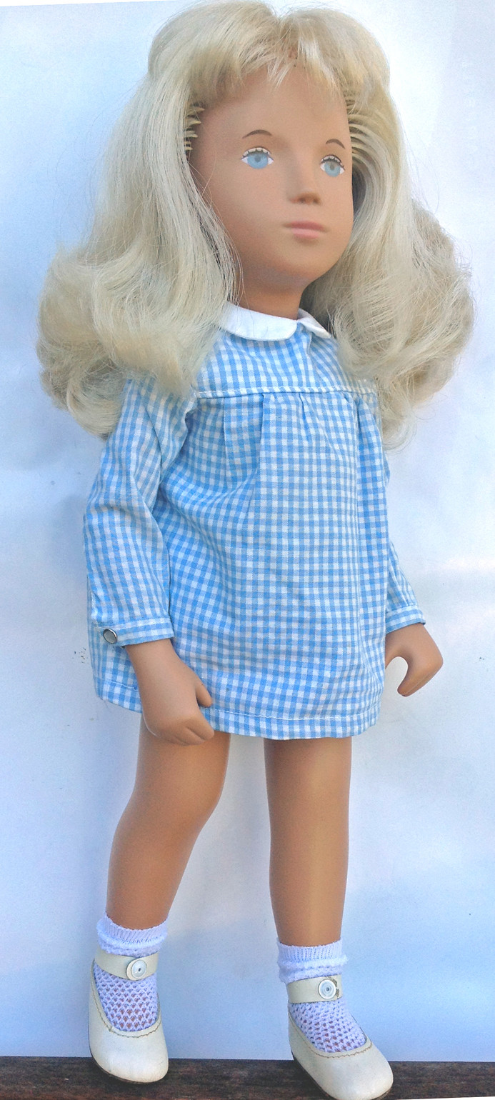 SASHA DOLL RESTRING PROFESSIONAL CLEANING RESTRINGING SPA REPAIR GÖTZ TRENDON