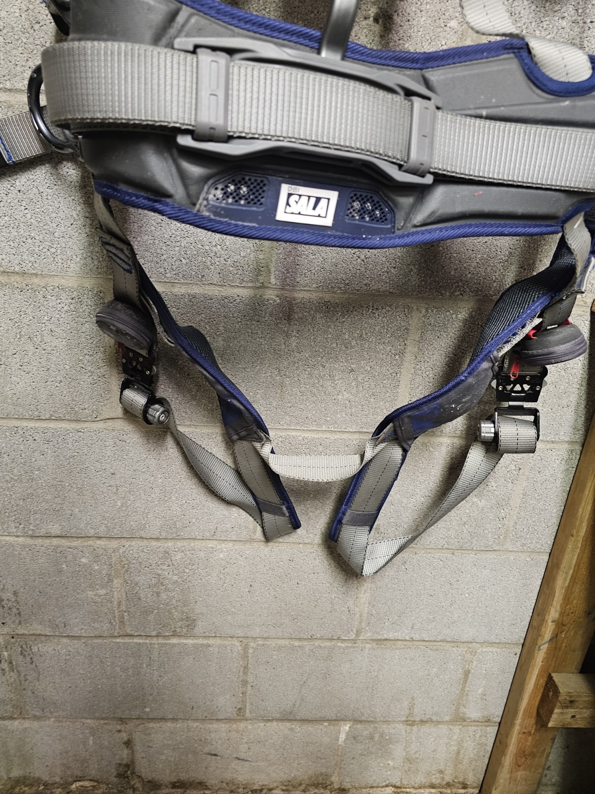 3M DBI-SALA EXOFIT STRATA XL FULL BODY HARNESS FALL PROTECTION XL BELT 1112538