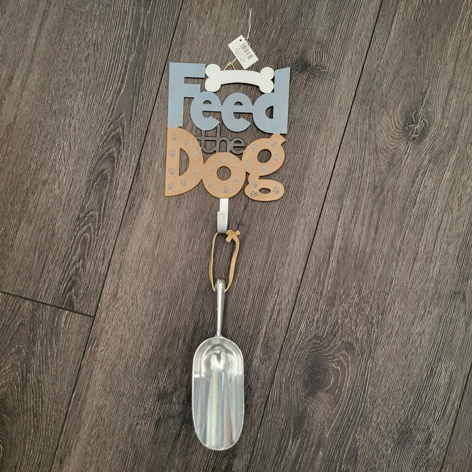 Dogs Metal Food Scoop with Hanging Decorative Reminder Plaque - Feed The Dog
