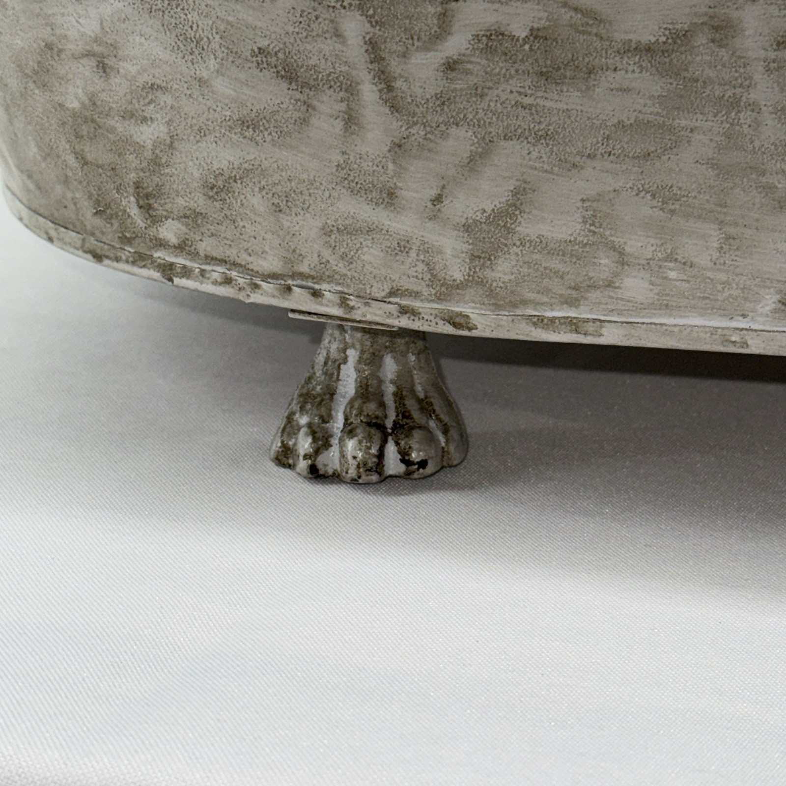 Newborn Studio Props 25x14x8 Antique Inspired Footed Bathtub/Prop/Decor