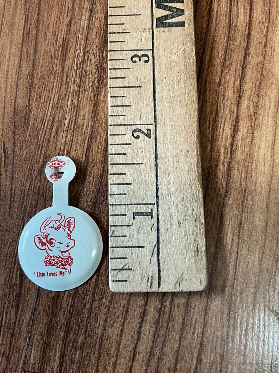 Vintage 1" ELSIE LOVES ME Borden Cow Advertising Dairy Tin Pin Badge NOS