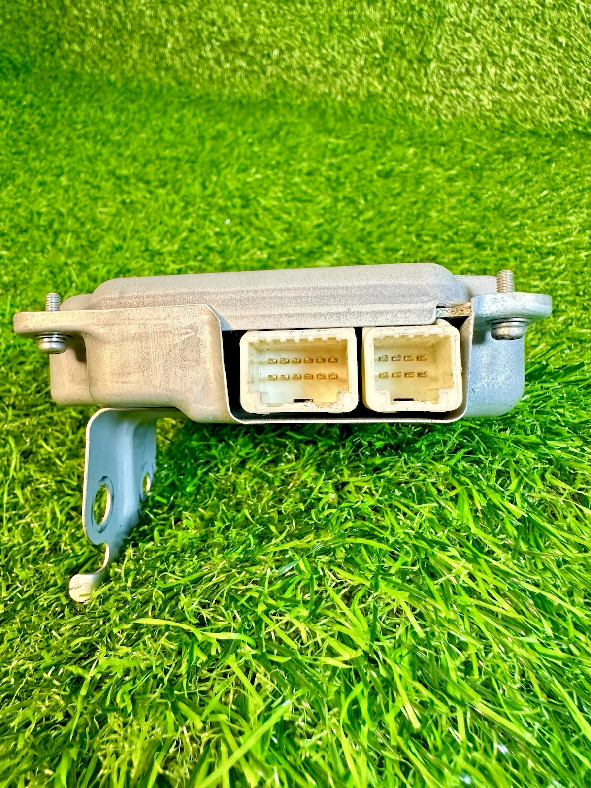 Toyota Prius Hybrid 2010-2015 Bettery Voltage Sensor Control module 89892-47020