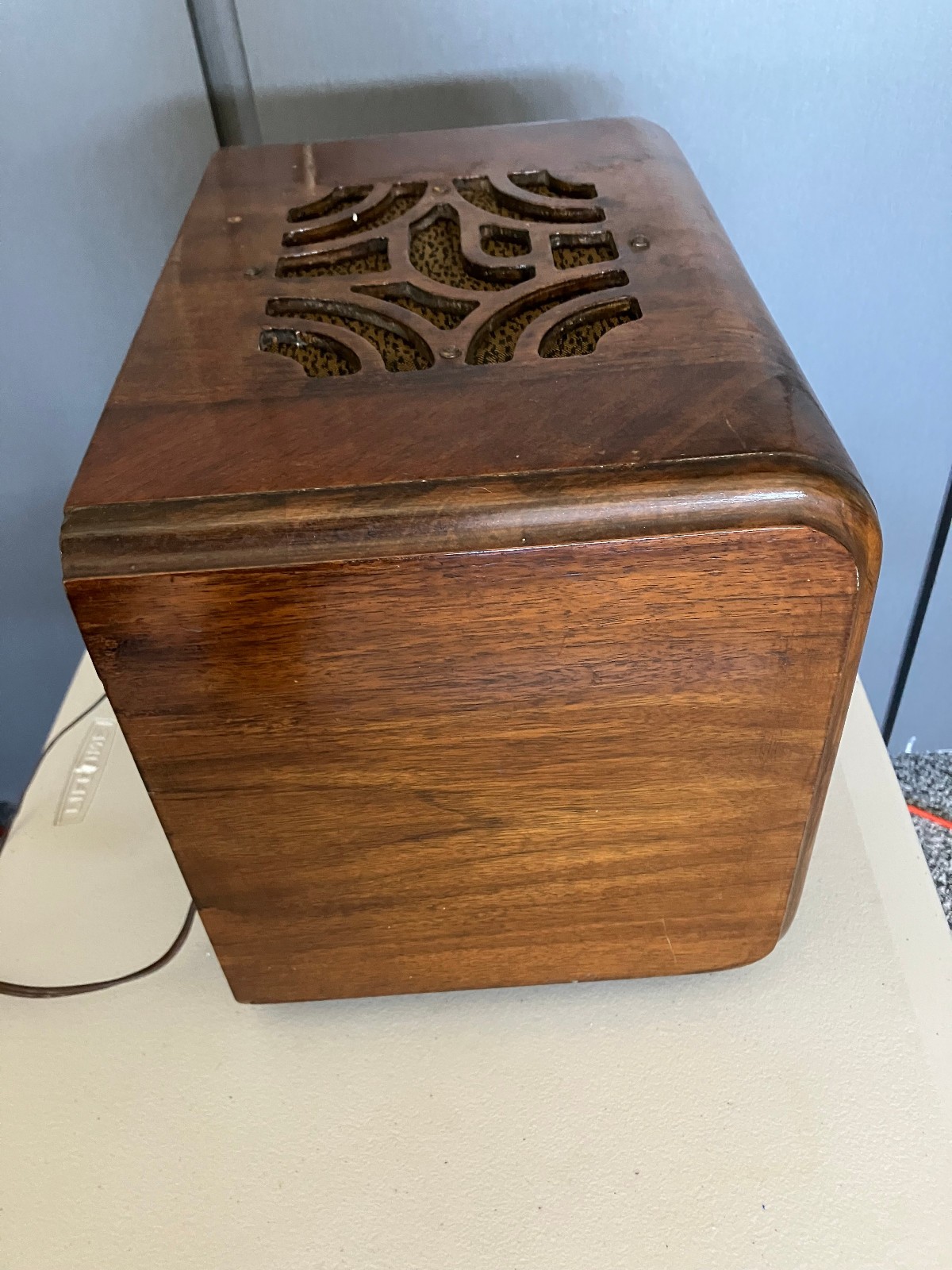 FABULOUS BLACK DIAL ZENITH CUBE MULTI BAND TUBE RADIO - Great Condition & WORKS