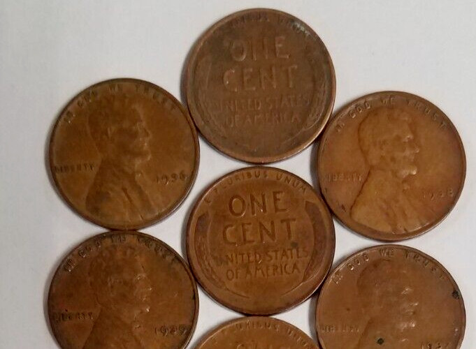 1323039M84048 LOT OF 8 WHEAT PENNIES LINCOLN CENT COINS 1930-1939 86+ YEARS OLD