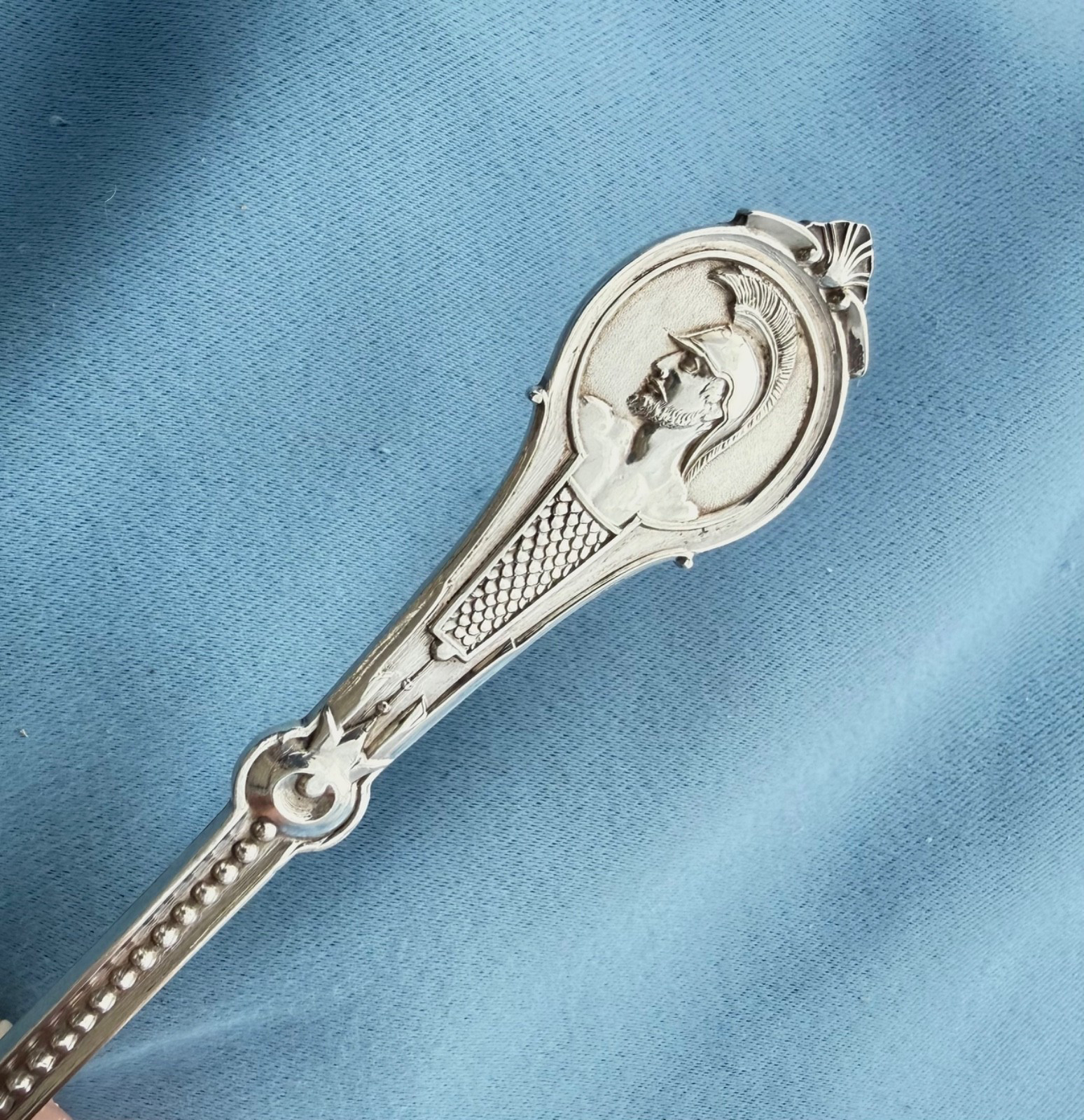 Wood & Hughs Coin Silver Medallion Pie Lifter Gold Wash 10 1/2 In No Mono 113 Gr