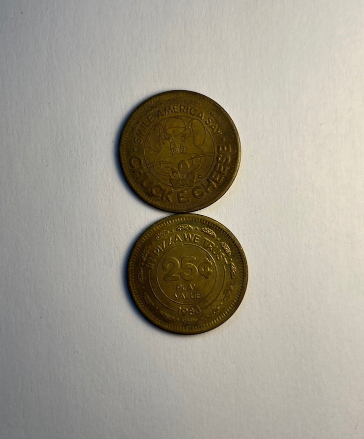 1983 Chuck E Cheese Token (202B) Brass 25mm Uncommon