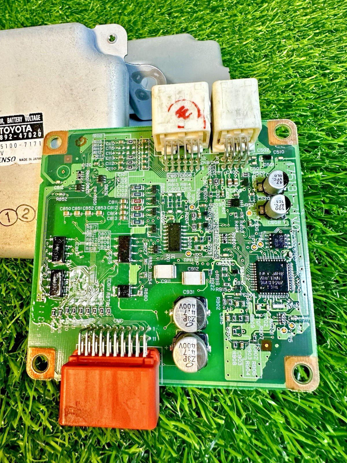 Toyota Prius Hybrid 2010-2015 Bettery Voltage Sensor Control module 89892-47020