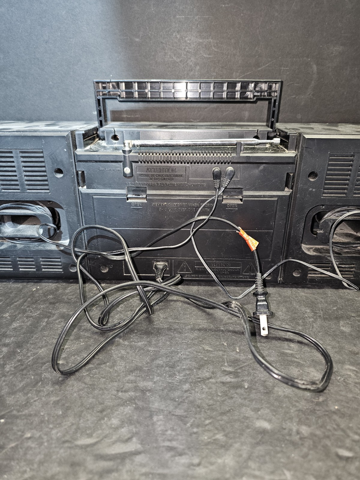 Vintage GE General Electric Boombox Model 3-5663A Radio Cassette Player - Tested