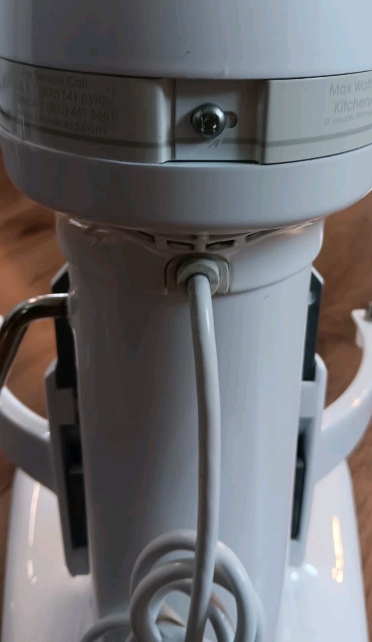 Used KitchenAid RKT2651XWW White Epicurean 6 QT 10 Speed Mixer Bowl Shields