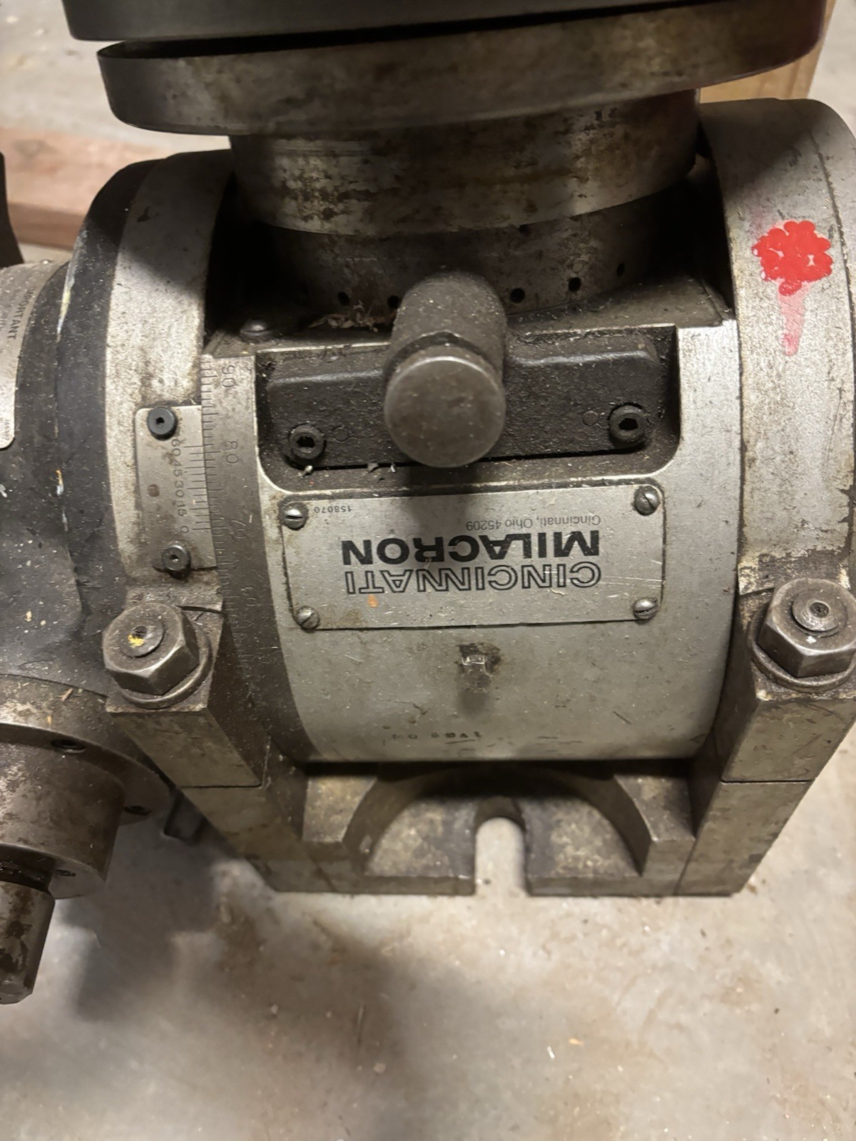 Cincinnati Dividing/Rotating Head