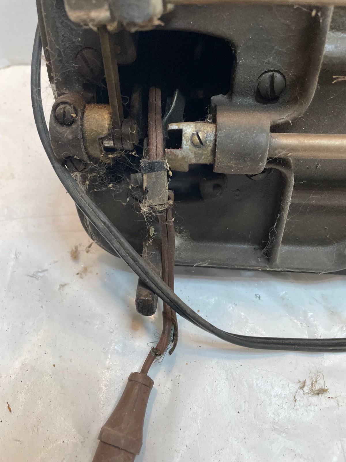 Montgomery Ward Model 30 Streamliner Electric sewing machine - Parts or Repair