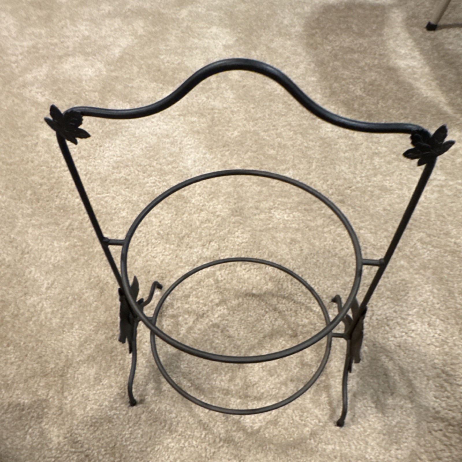 Longaberger Black Wrought Iron Decorative Stand with Leaf Accents