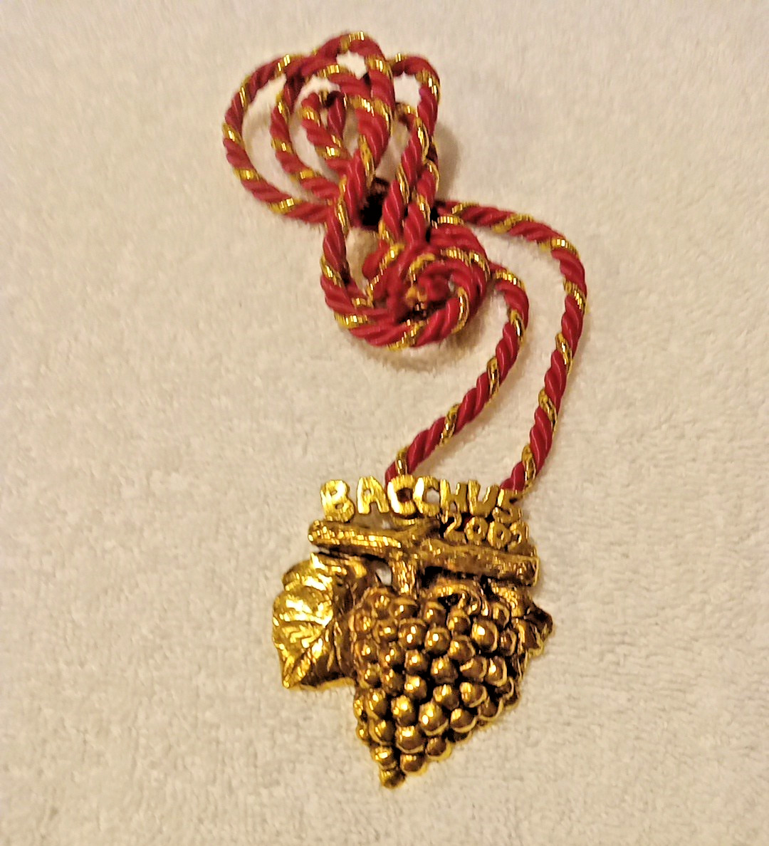 Krewe of Bacchus 2001 Grape Pendant Mardi Gras Krewe Favor