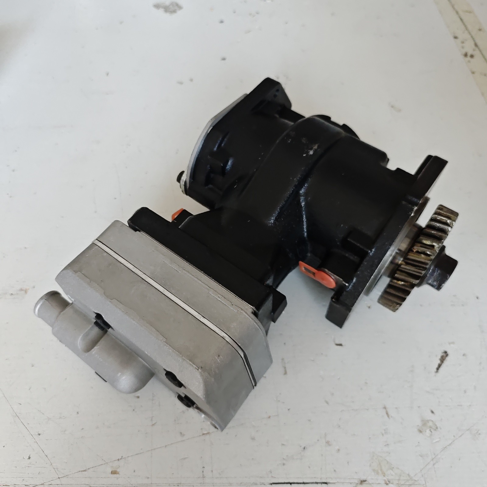 Cummins 5286966RX Air Brake Compressor for 6BT 6BT5.9 Engine 4946293