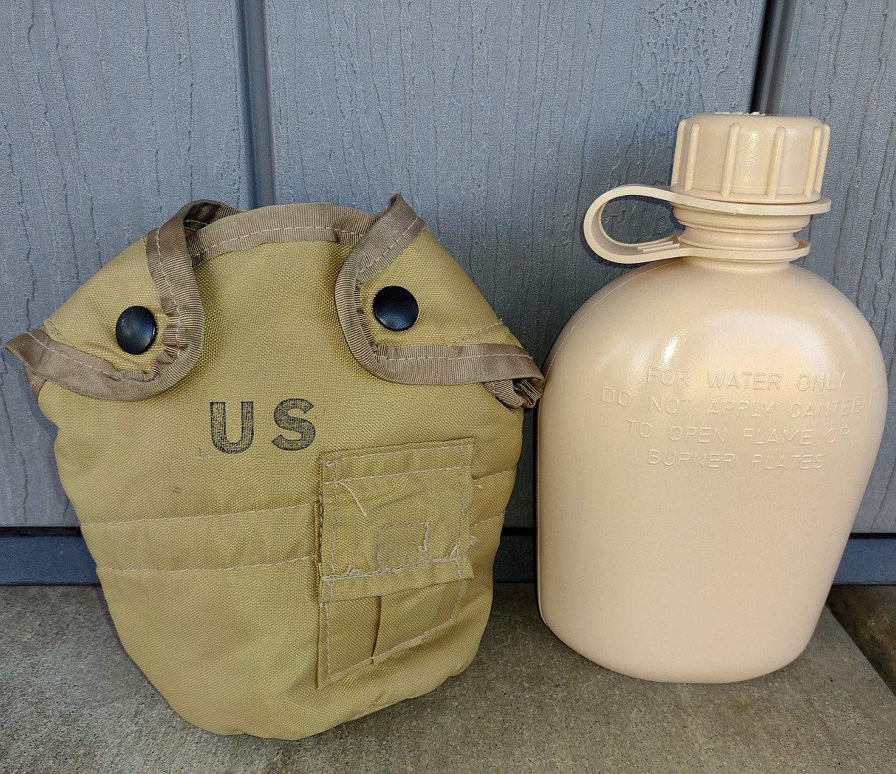 (1) USGI CANTEEN 1QT w/ ALICE CANTEEN COVER DESERT TAN w/ ALICE CLIPS