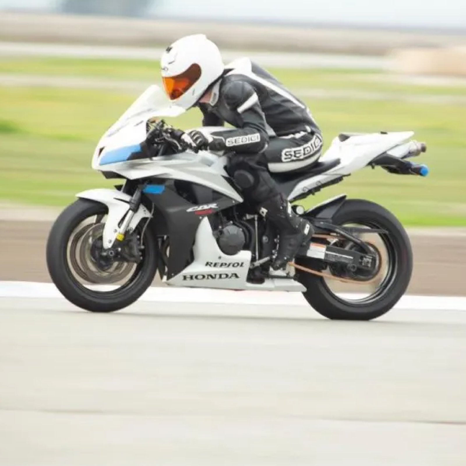 Pirelli Diablo Rosso II Tire Set w/ Keychain: 120/70ZR17 Front & 180/55ZR17 Rear