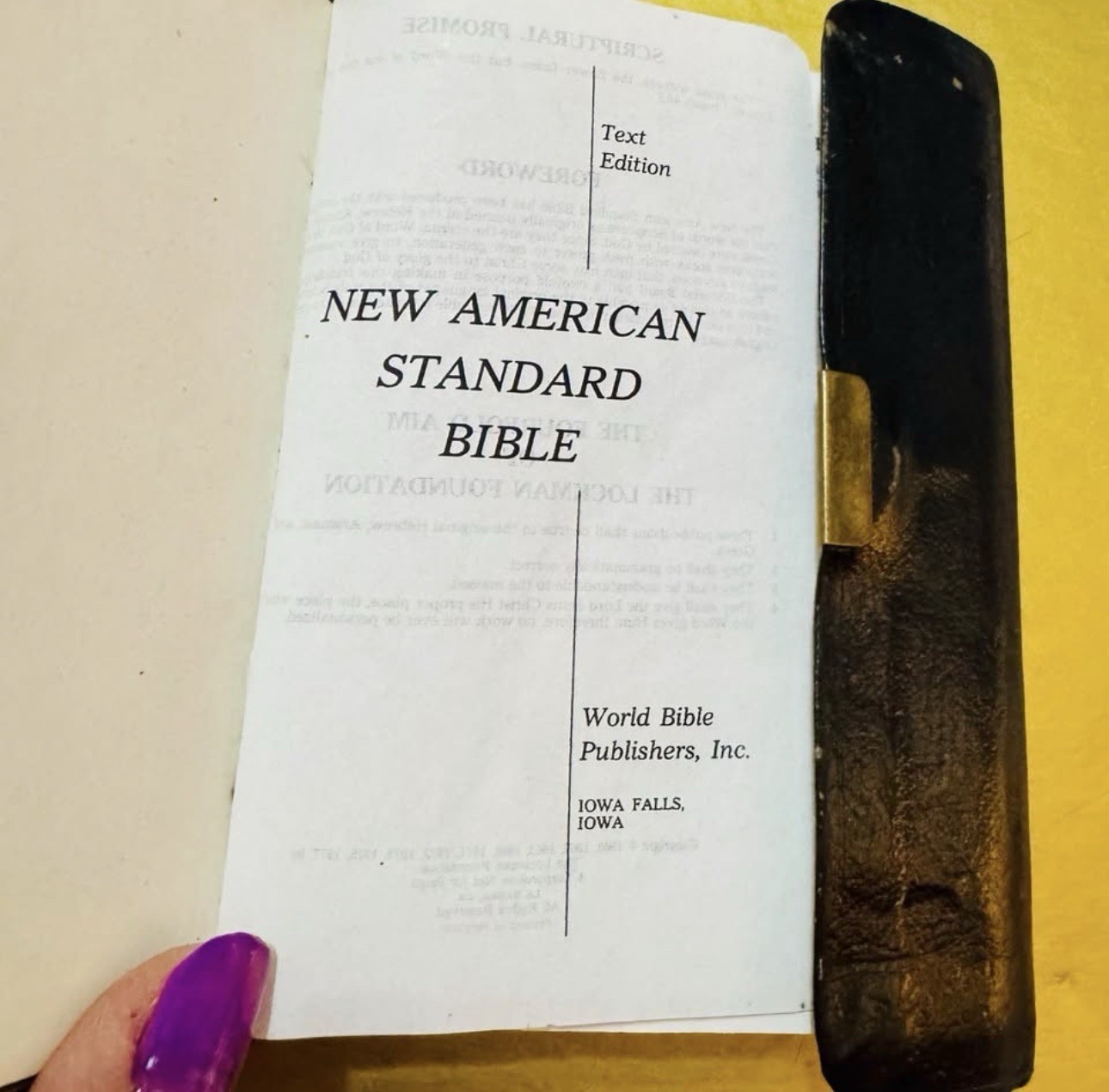1977 Pocket Vintage New American Standard World Bible Publishers Red Letter