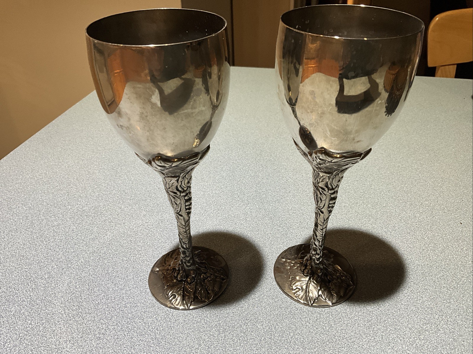 Set 2 Vintage Godinger Silver Plated Wine Goblet Grape Vine Leaf Design 7.5”