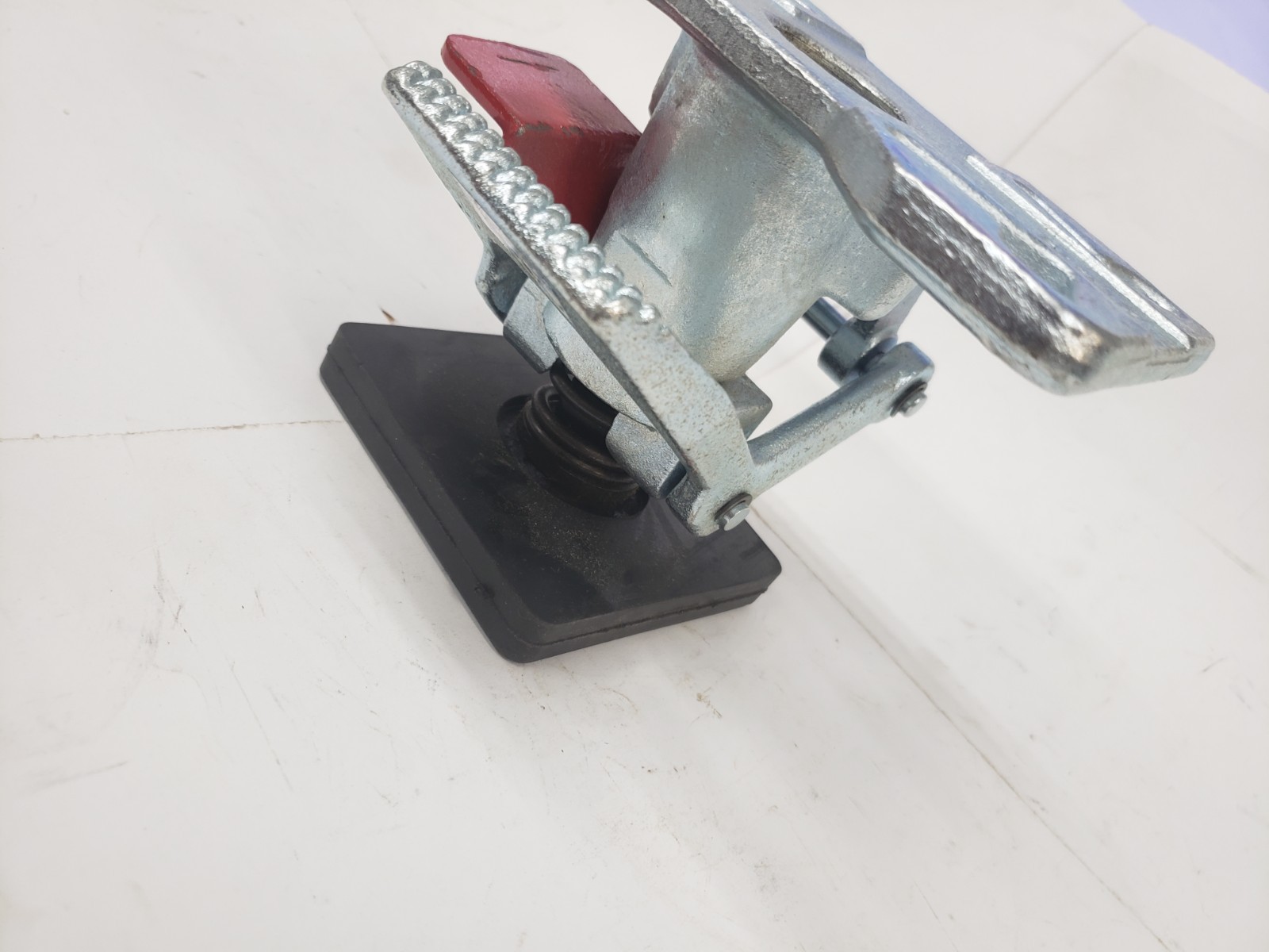 Global Industrial Vestil FL-ADJ-46 Adjustable Height Floor Lock