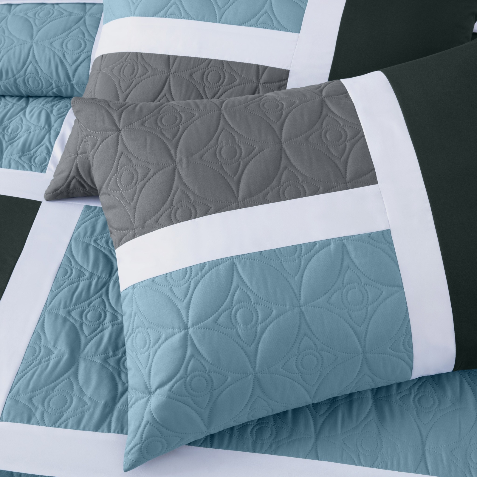 Chezmoi Collection 7-Piece Medallion Patchwork Bed in a Bag Comforter Set