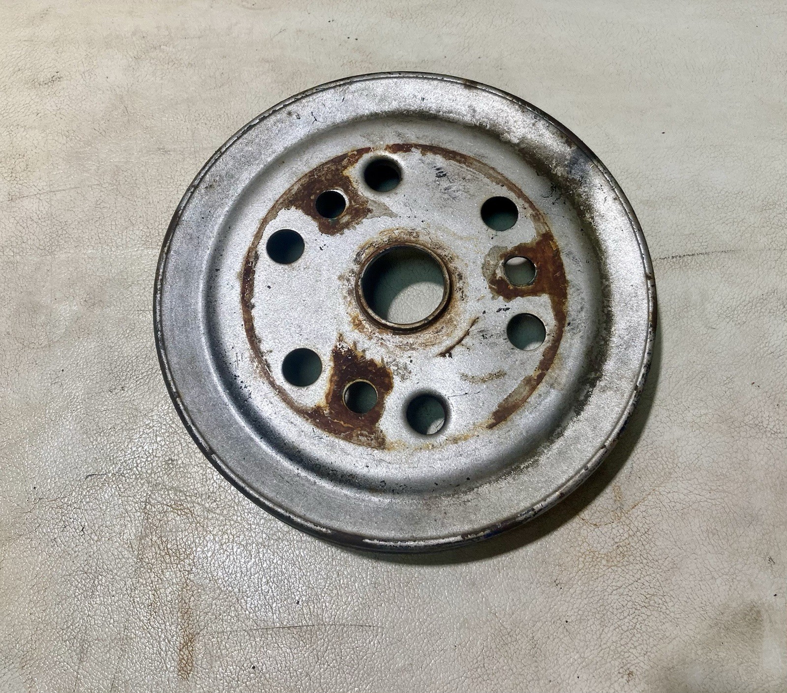 OMC COBRA 5.0L 5.7L CRANKSHAFT PULLEY 3744043BA