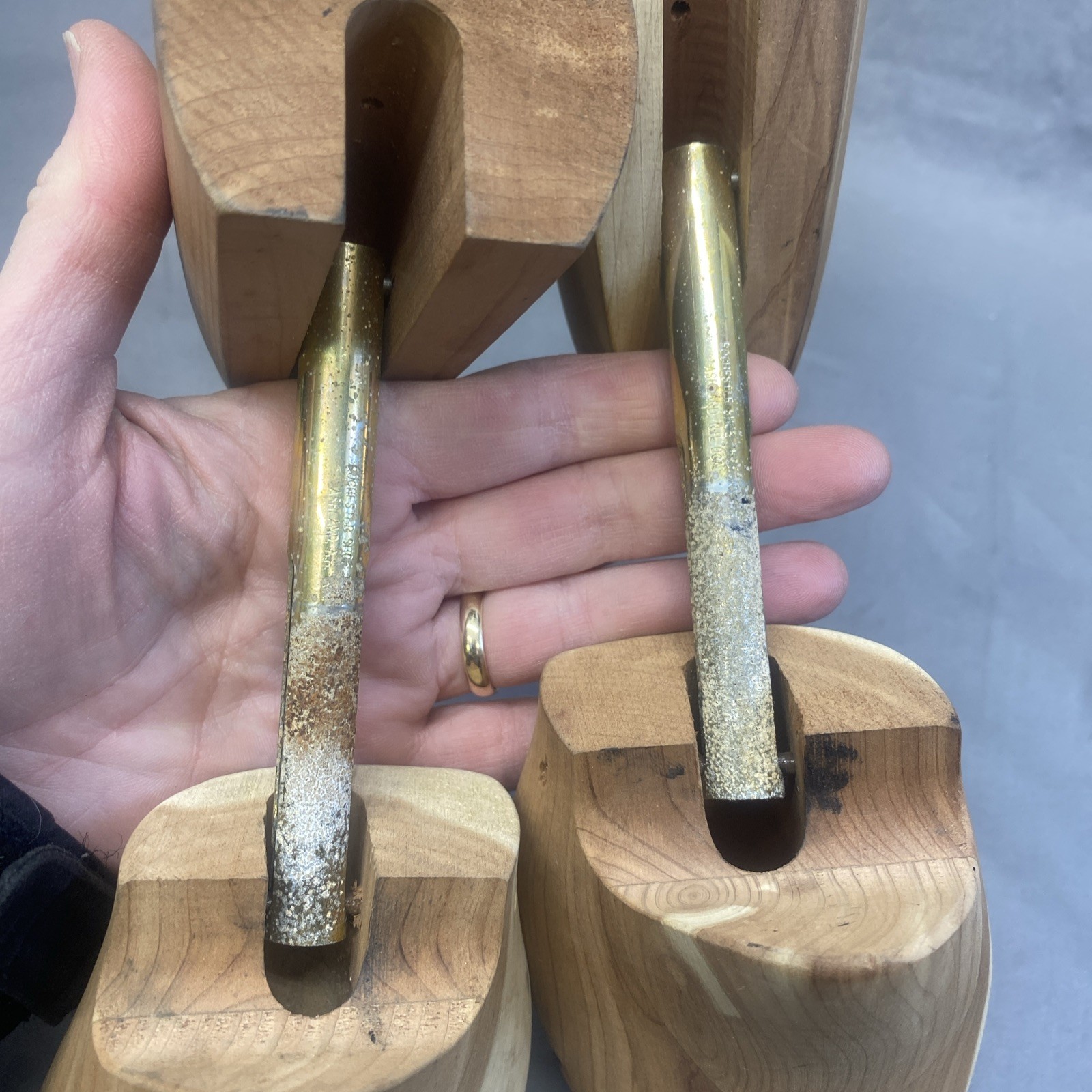 2JOHNSTON & MURPHY Shoe Tree Cedar Wood Insert Keepers Stretchers M