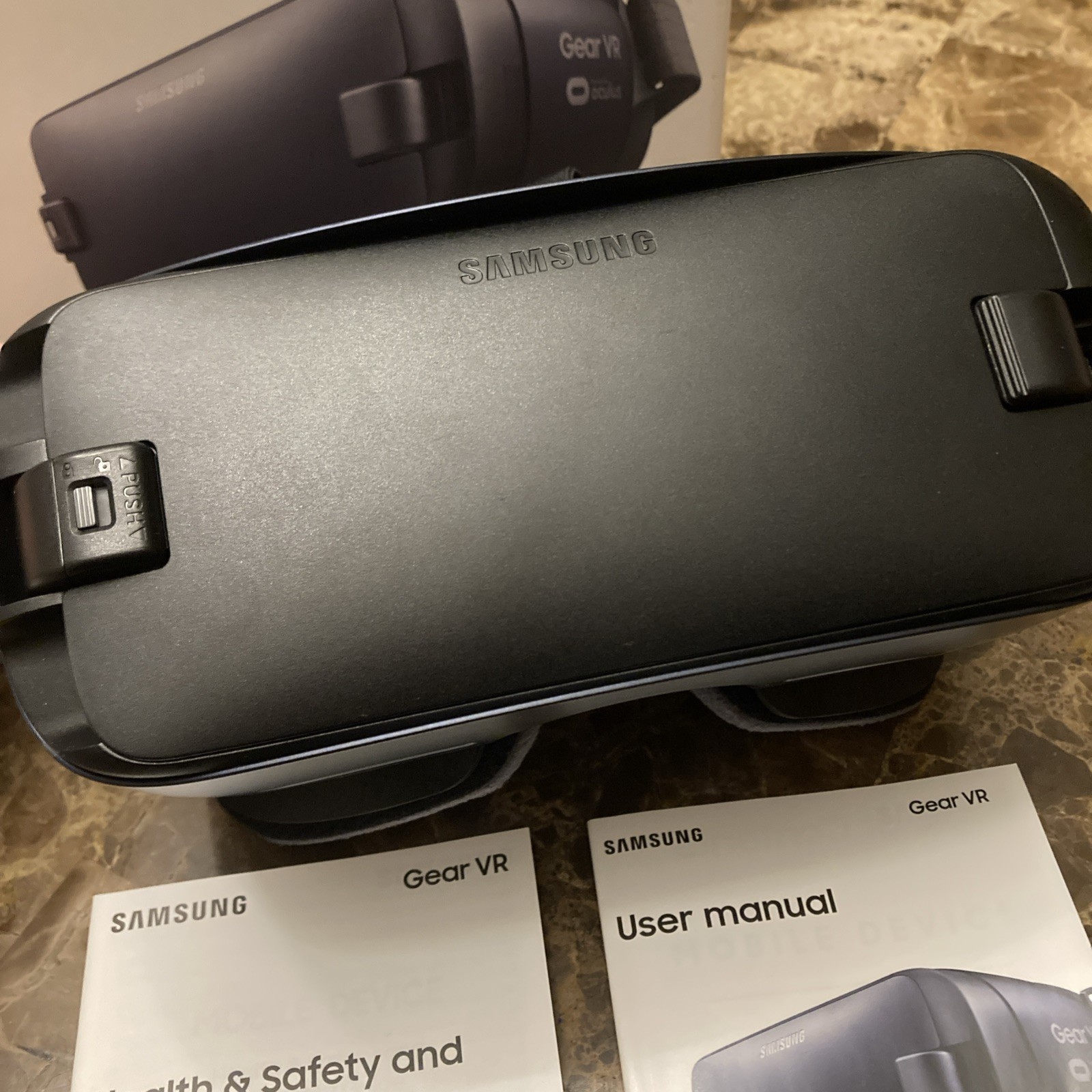 Samsung Gear VR SM-R323 Oculus Virtual Reality Headset GH69-28208A New Open Box