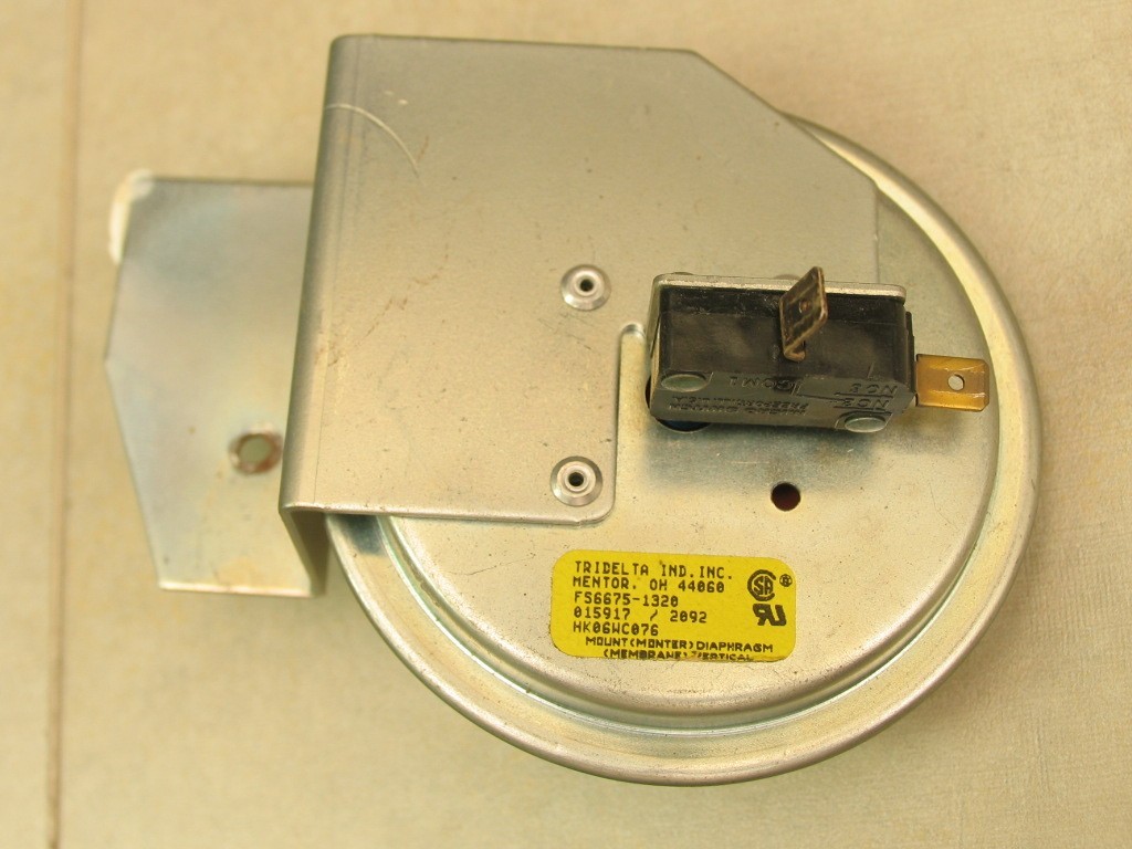 Carrier Bryant TRIDELTA FS6675-1320 Pressure Switch HK06WC076