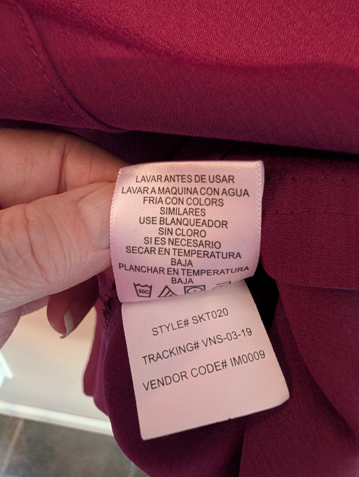 Skechers/Barco Scrubs Burgundy Men’s Set Top & Bottom Solid Pattern Size Small