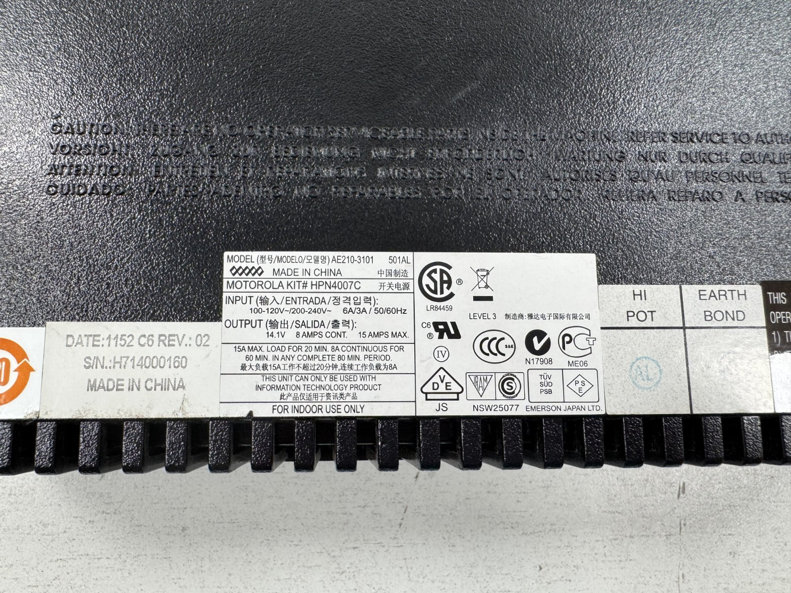 Motorola HPN4007C AE210-3101 14.1V 8-15 Amps Mobile Base Radio Power Supply