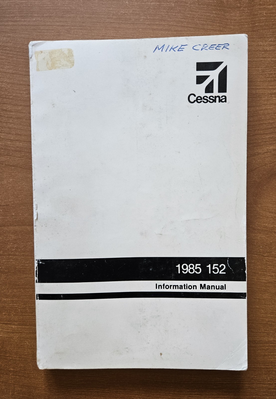 Cessna 1982 Model 152 Information Manual (1984 paperback)