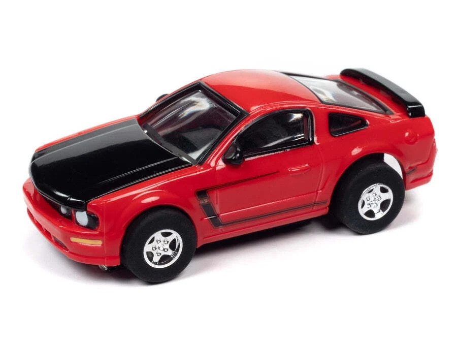 Auto World Super III 2005 Ford Mustang GT Version A - Red - 1/64 HO - SC383