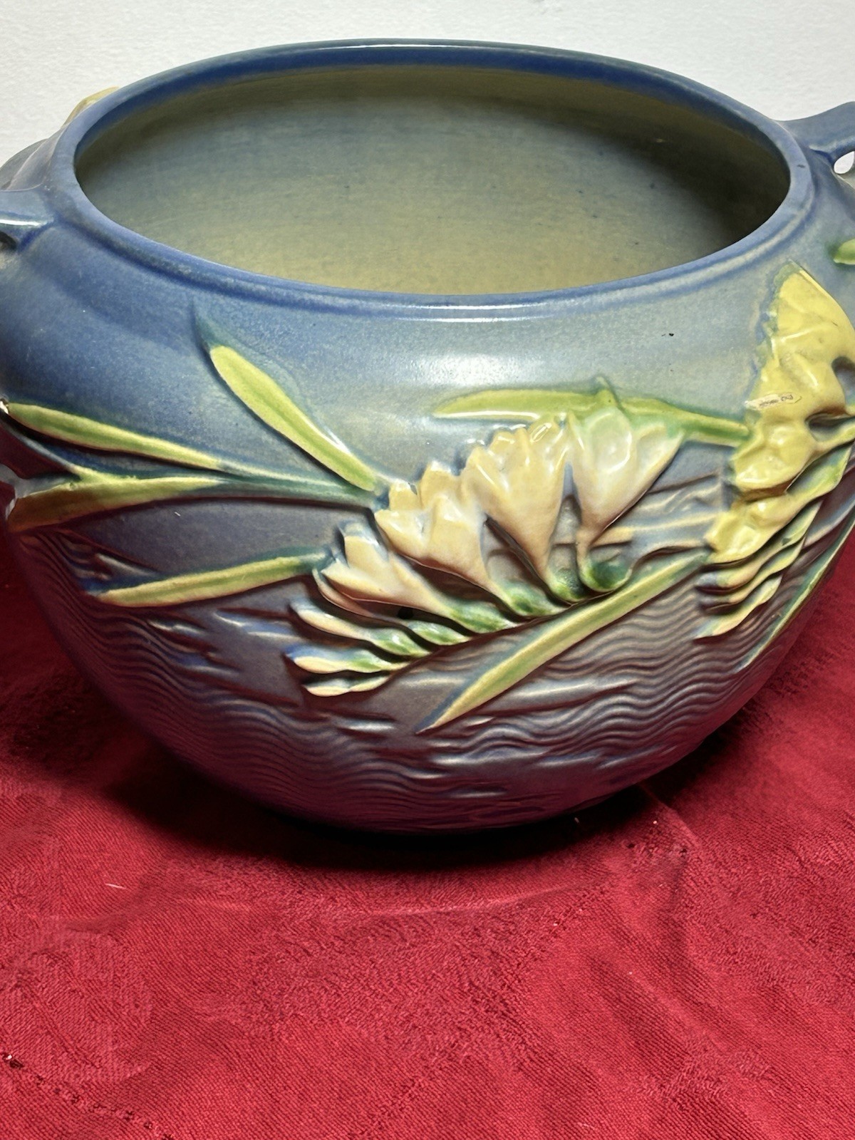 ROSEVILLE U.S.A. 663-6 Blue Vase Double-Handle Freesia Jardiniere