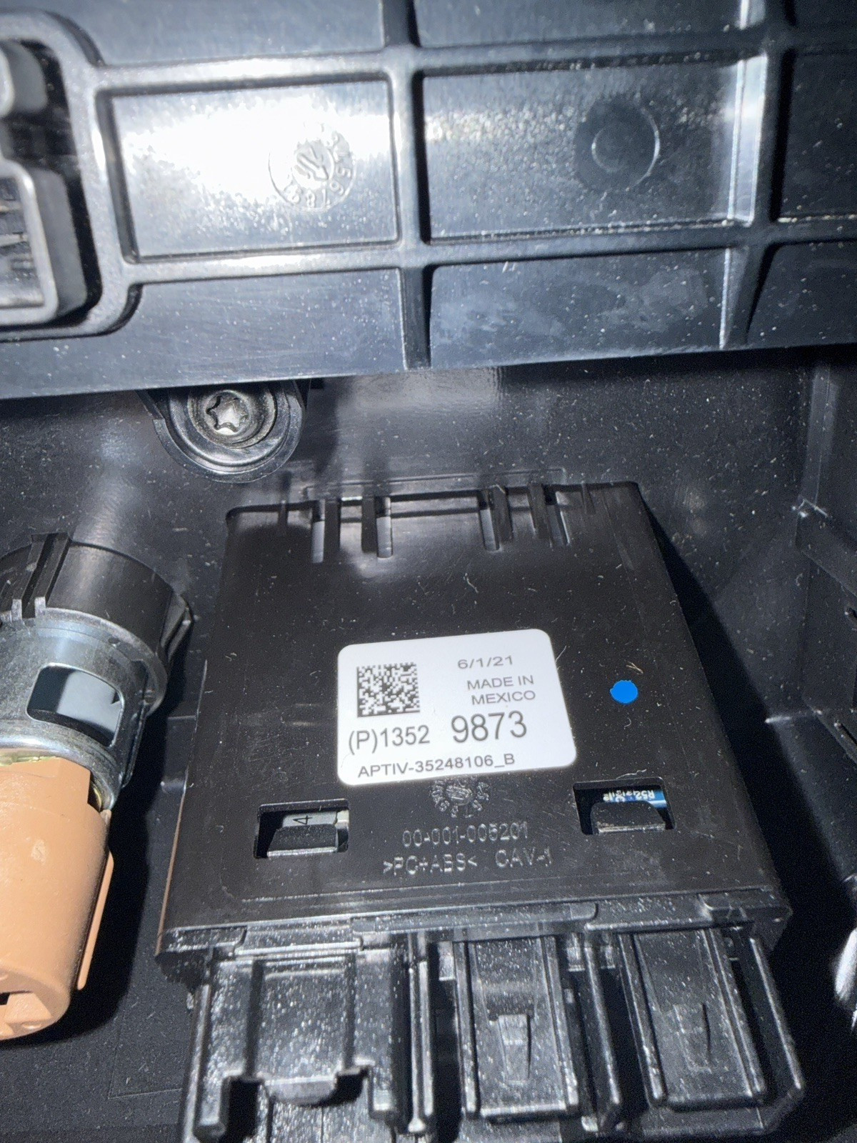 2021 CHEVY SILVERADO 2500 RADIO CONTROL PANEL 8" DISPLAY 84542734 HEAT/AC DASH