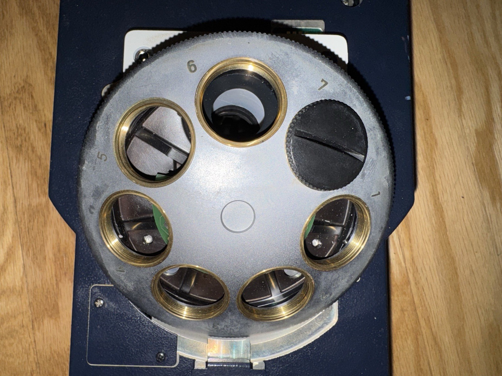 Leica 5000B with four Fluorescence Filter Cubes