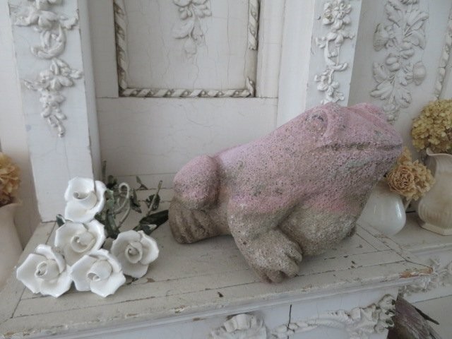 ADORABLE Chippy PINK Vintage STATUE Garden FROG TOAD Time Worn Patina